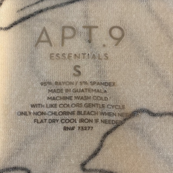 APT.9 black and white long sleeve floral tunic. Size small. - Picture 5 of 5